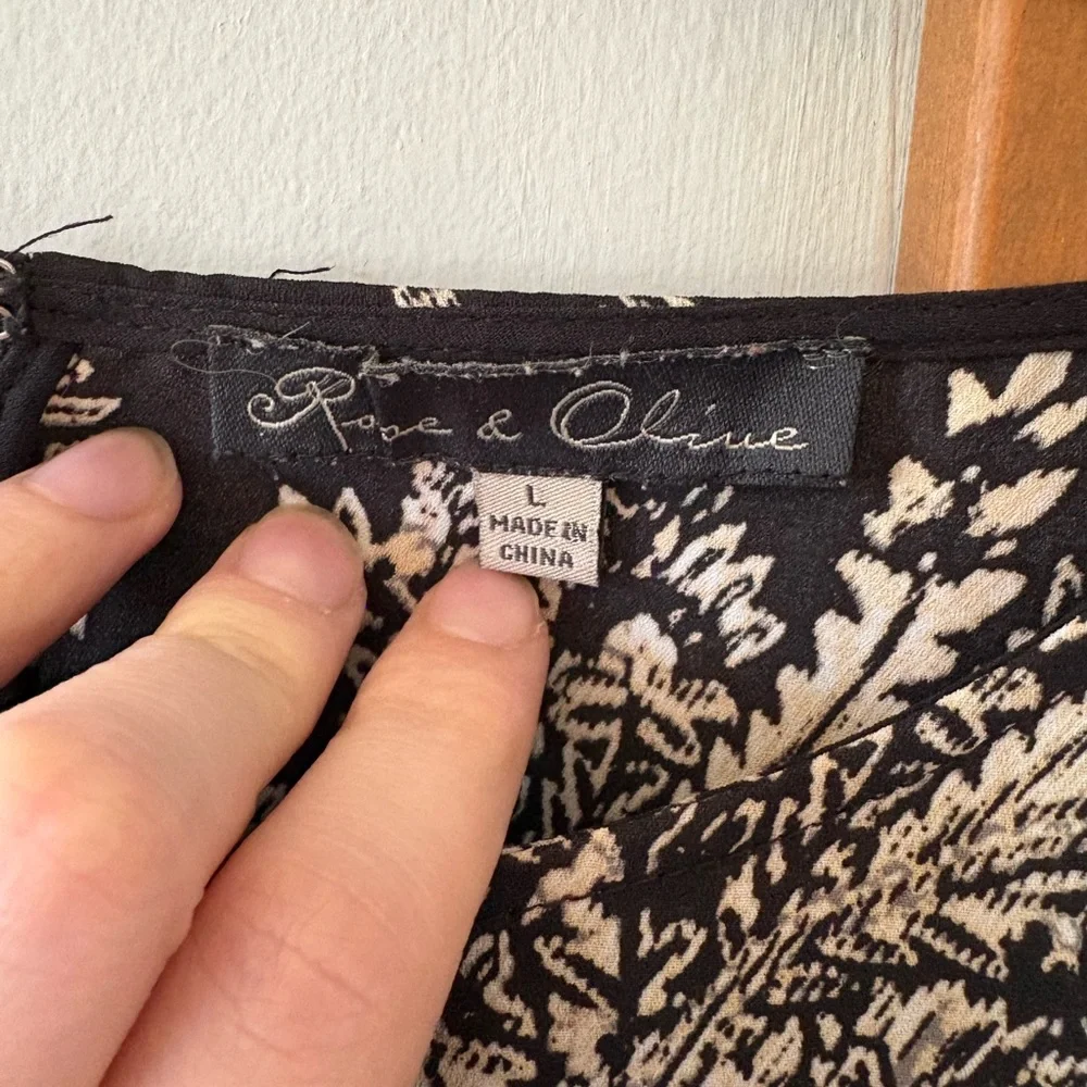 Rose & Olive Black and White Paisley Tunic Top - Picture 5 of 5